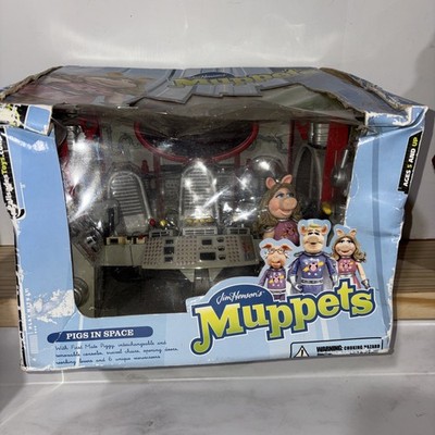 Muppets Pigs in Space Miss Piggy Deluxe Playset 2003 Package Damage