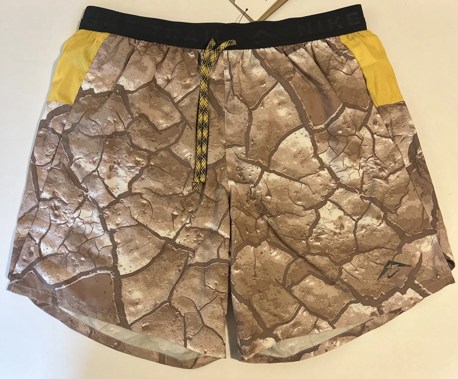Nike Trail Standard Fit 7" Dri Fit Marble Yellow Shorts Men's M FB7530-012