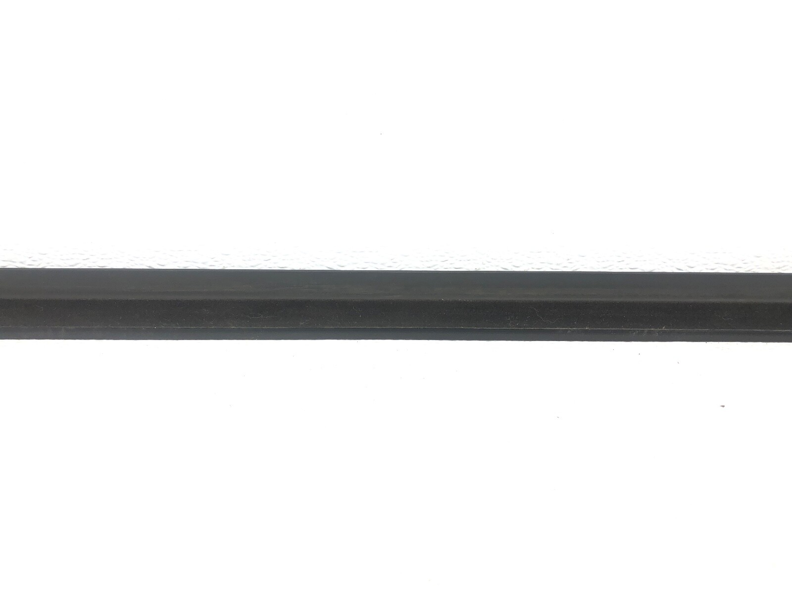 2014-2020 MASERATI QUATTROPORTE RIGHT PASS FRONT DOOR WINDOW BELT MOLDING OEM.