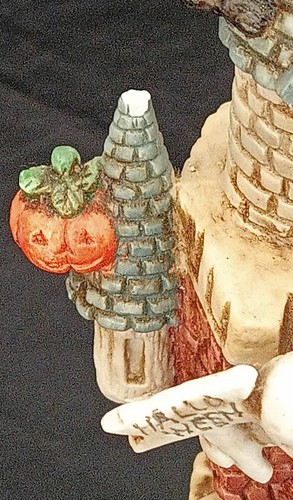 Castillo de Halloween embrujado cerámica iluminado fantasmas calaveras gato probado funciona de colección - Imagen 6 de 16