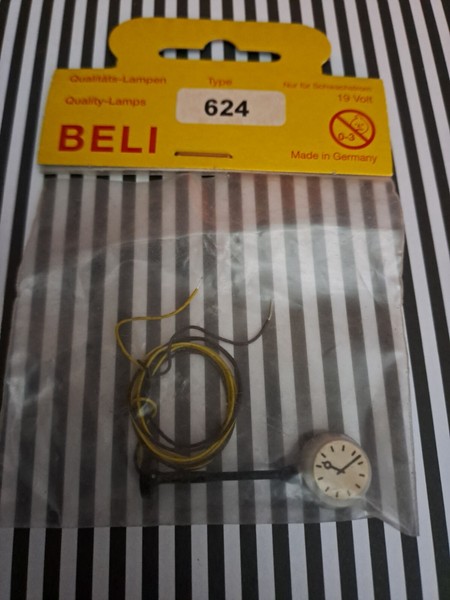 Reloj con Luz escala N Nuevo y en su pack original