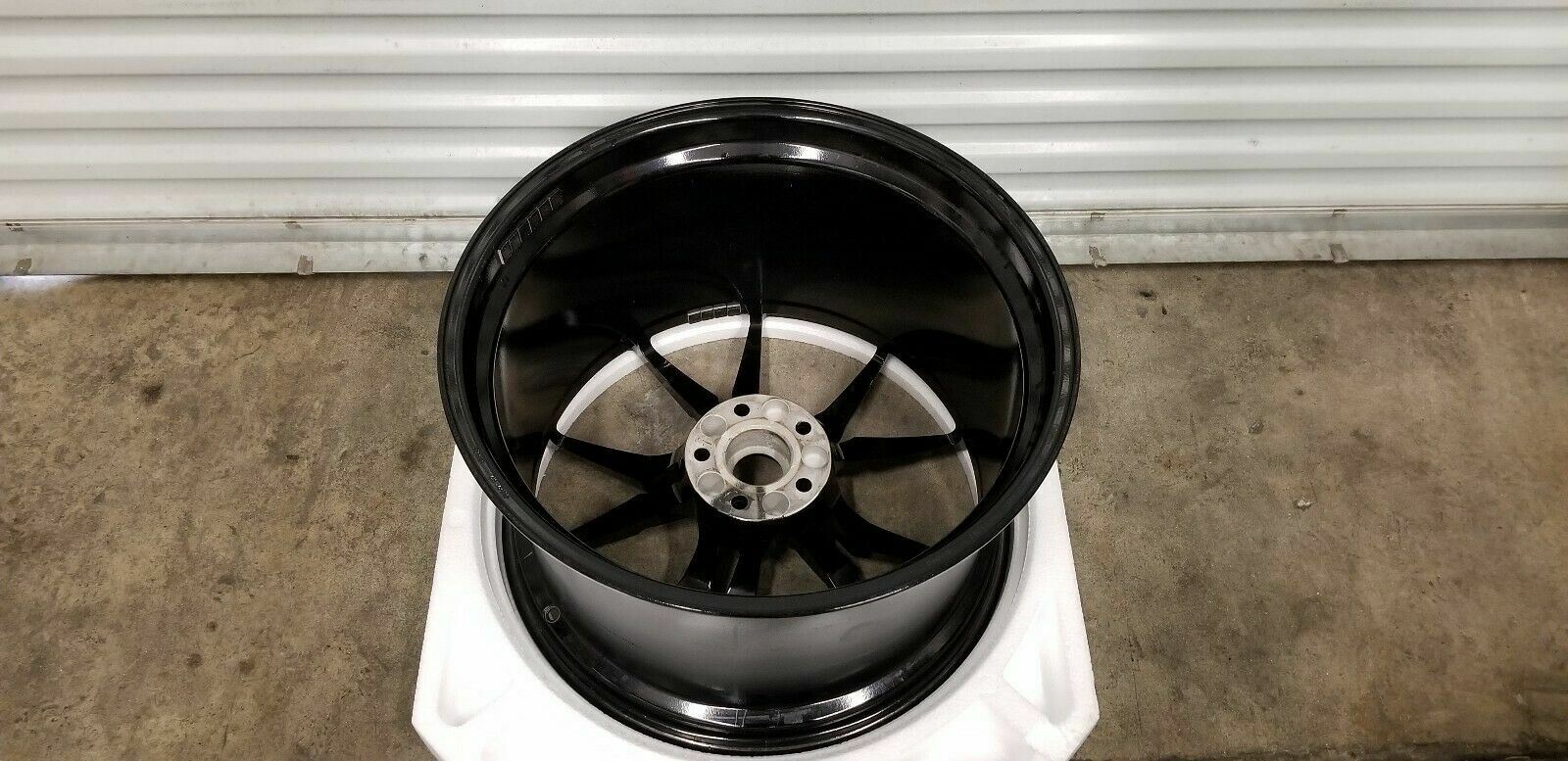 LAMBORGHINI AVENTADOR REAR DIONE WHEEL RIM OEM 470601017AA