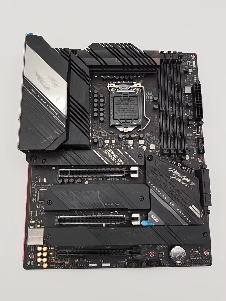 ASUS ROG STRIX Z590-F GAMING WIFI ATX LGA1200 DDR4 4xM.2 WiFi6E