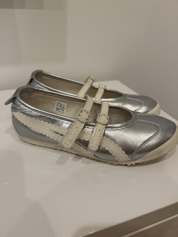 Onitsuka Tiger Women Silver/White Athletic Sneakers US 7 (fits like a US size 8)