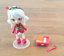 Shopkins Happy Places Puppy Parlor Sara Sushi Lil Shoppie Pack