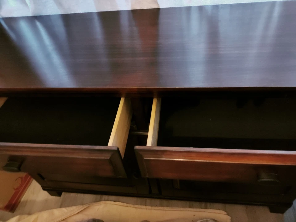 Linda credenza/buffet em ótimo estado. Ive Downsized And Have No Use 4 It - Imagem 2 de 4