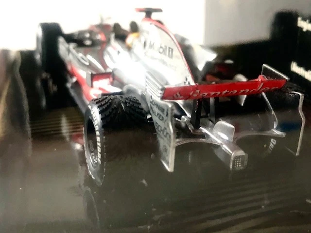 Minichamps F1 1:43 McLaren Mercedes MP4-23 N°22 L.Hamilton World Champion 2008 - Immagine 4 di 4