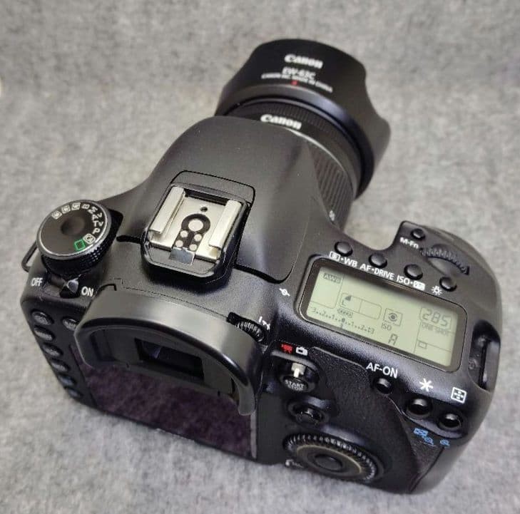 Canon EOS 7D Digital SLR Camera with EF-S 18-55mm Lens Excellent