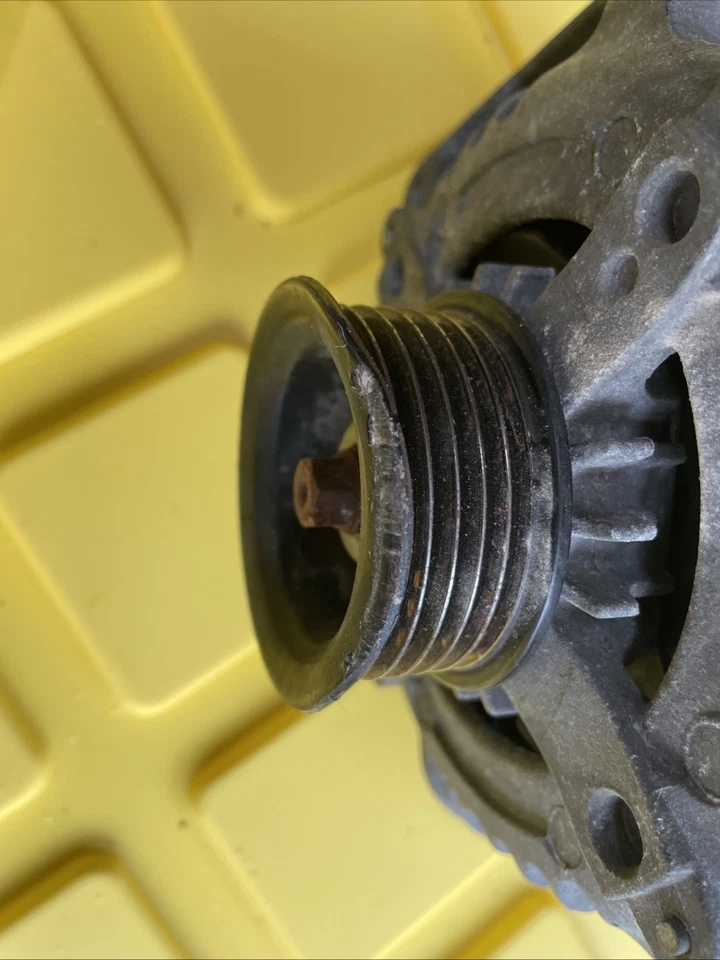 Оригинальный генератор переменного тока Dodge Challenger 04801866AC Denso 91 000 миль 2011-2014 годов выпуска - Изображение 2 из 4