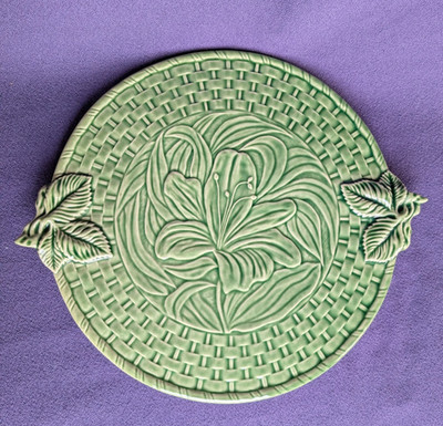 Bordallo Pinheiro Portugal Green Ceramic Cake Platter, Basket Weave w/Lily, 12''