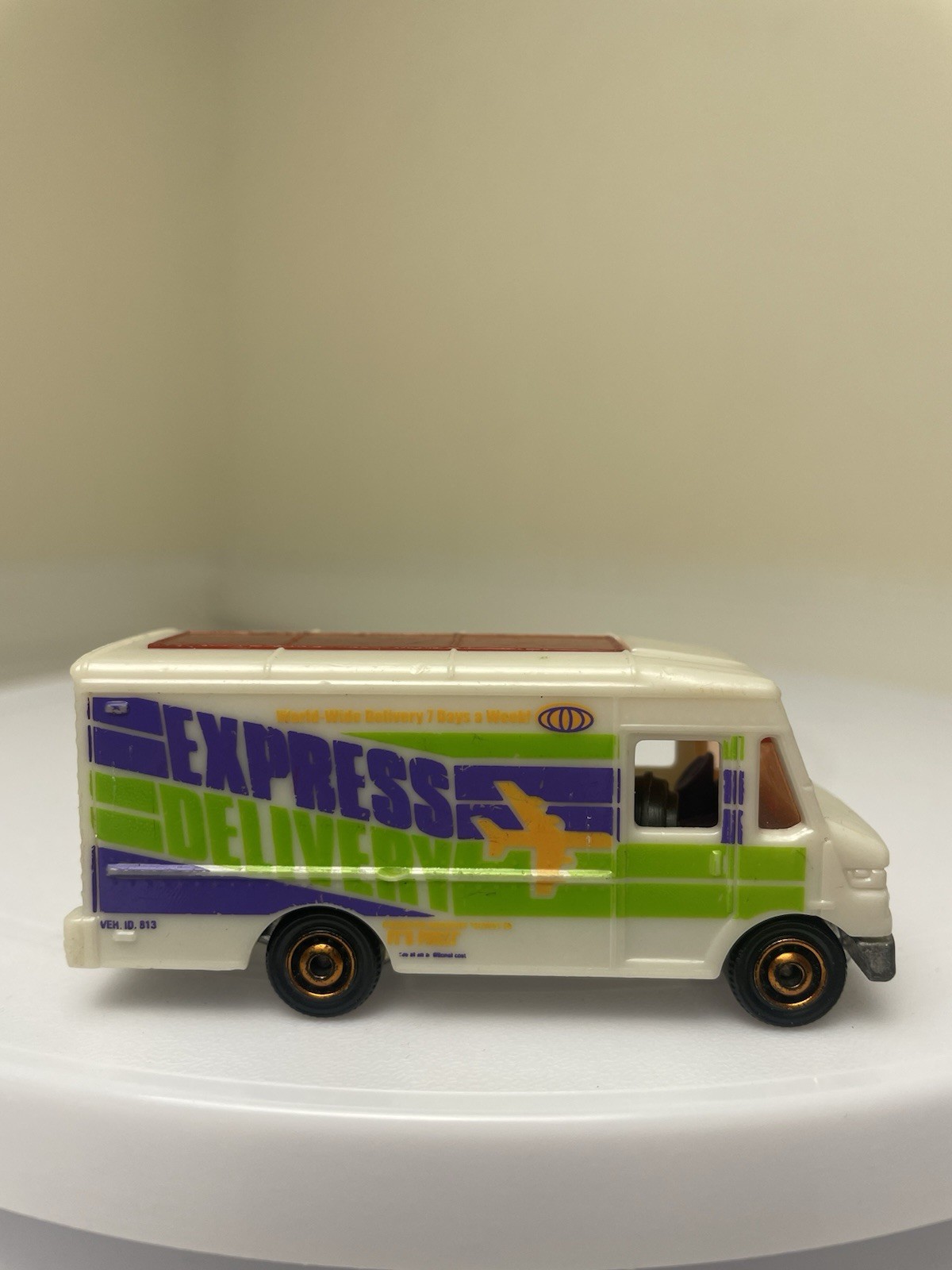 FINAL SALE! Matchbox Mattel Express Delivery Truck Van 1:64 Toy 2009