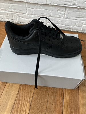 Women s NIKE AIR FORCE 1  07