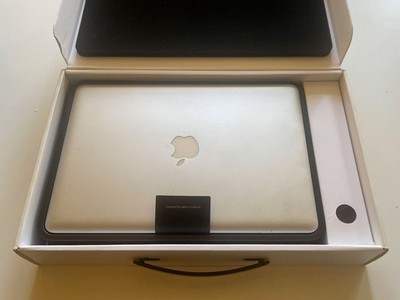 Apple Macbook 13 '' A1278 Late 2008, 2GHz Core Duo, 2GB, incl. Adobe CS 3