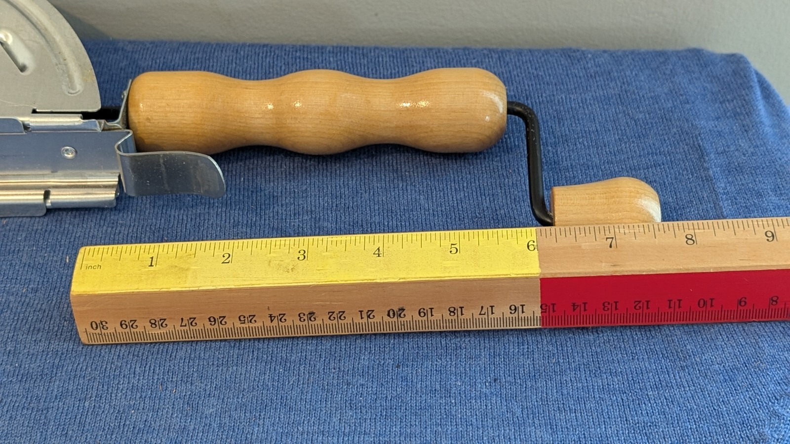 Crate and Barrel - Whirley Pop Popcorn Maker - Silver color - wood handles - EUC