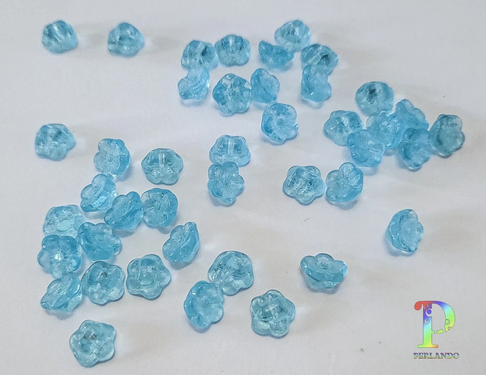40 Glas Knöpfe Blüten hellblau 8 x 5 mm aus Neu Gablonz (173/1) - Bild 2 von 4