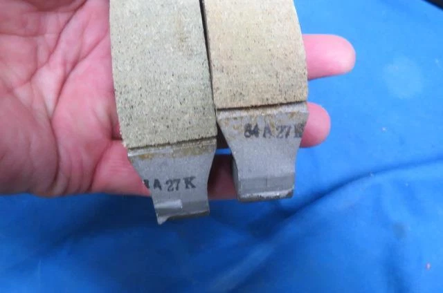 Juego de zapatas de freno OEM Kawasaki # 42019-011, F5 F8 F9 F11 KZ250 KX400 KE250 Foto 3 de 4