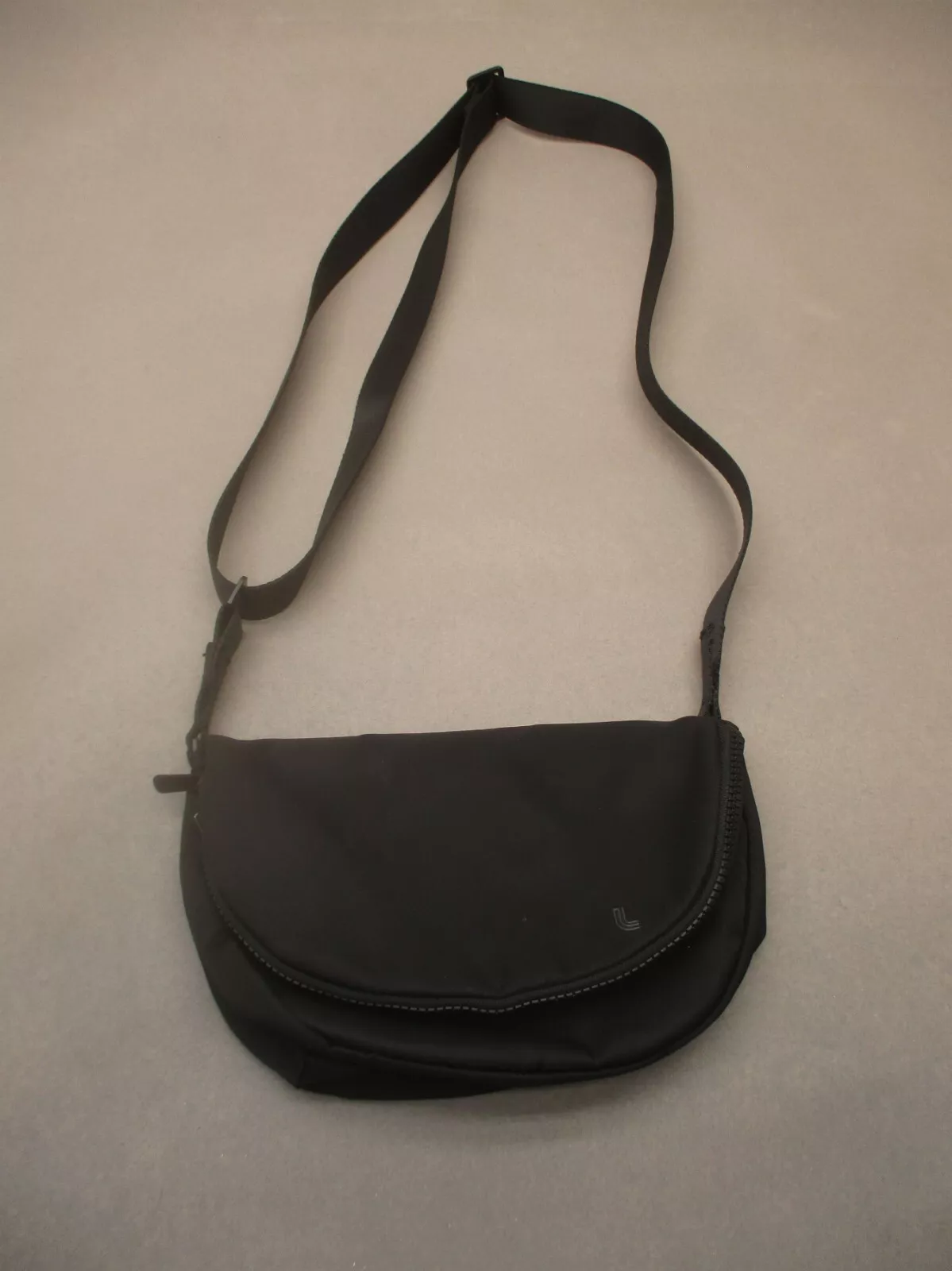 lole back zip pocket snap crossbody 