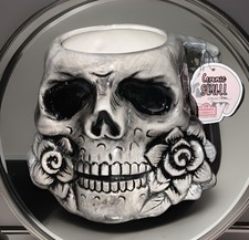 10 STAWBERRY STREET 18oz. FIGURAL GREY SKULL FLOWERS CERAMIC MUG NWT