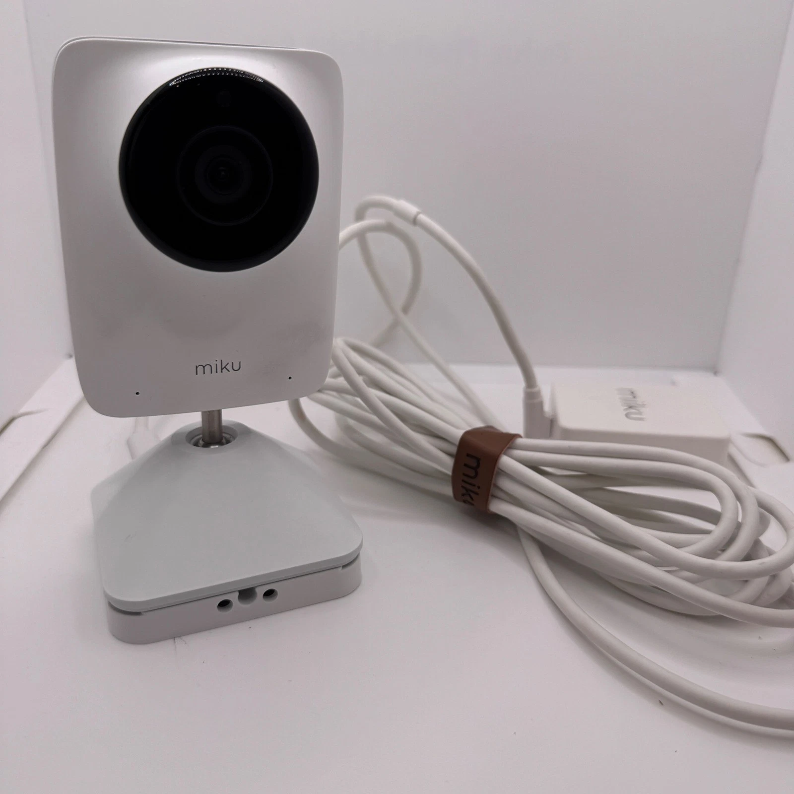 Miku Pro Smart Baby Monitor White Life Monitor II Model M0101 WiFi Camera Audio