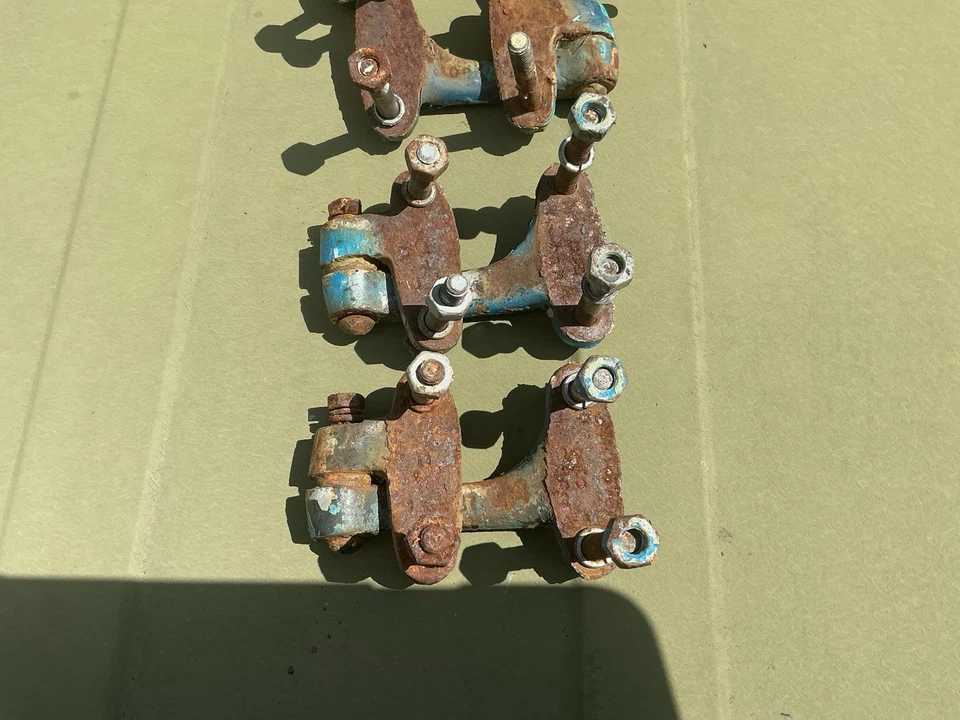 A SET OF CLASSIC ORIGINAL MORRIS MINOR TRAVELLER REAR DOOR HINGES - Image 2 of 4