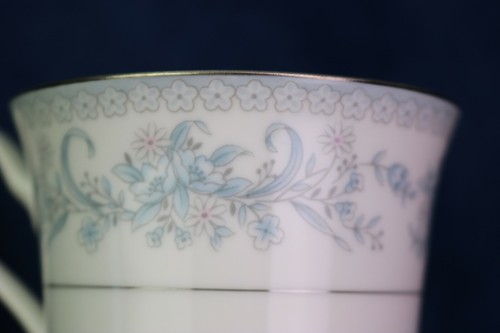 Mikasa Dresden Rosenbecher & Untertasse Set (en) blau Blumenmuster Platin Borte - Bild 4 von 7