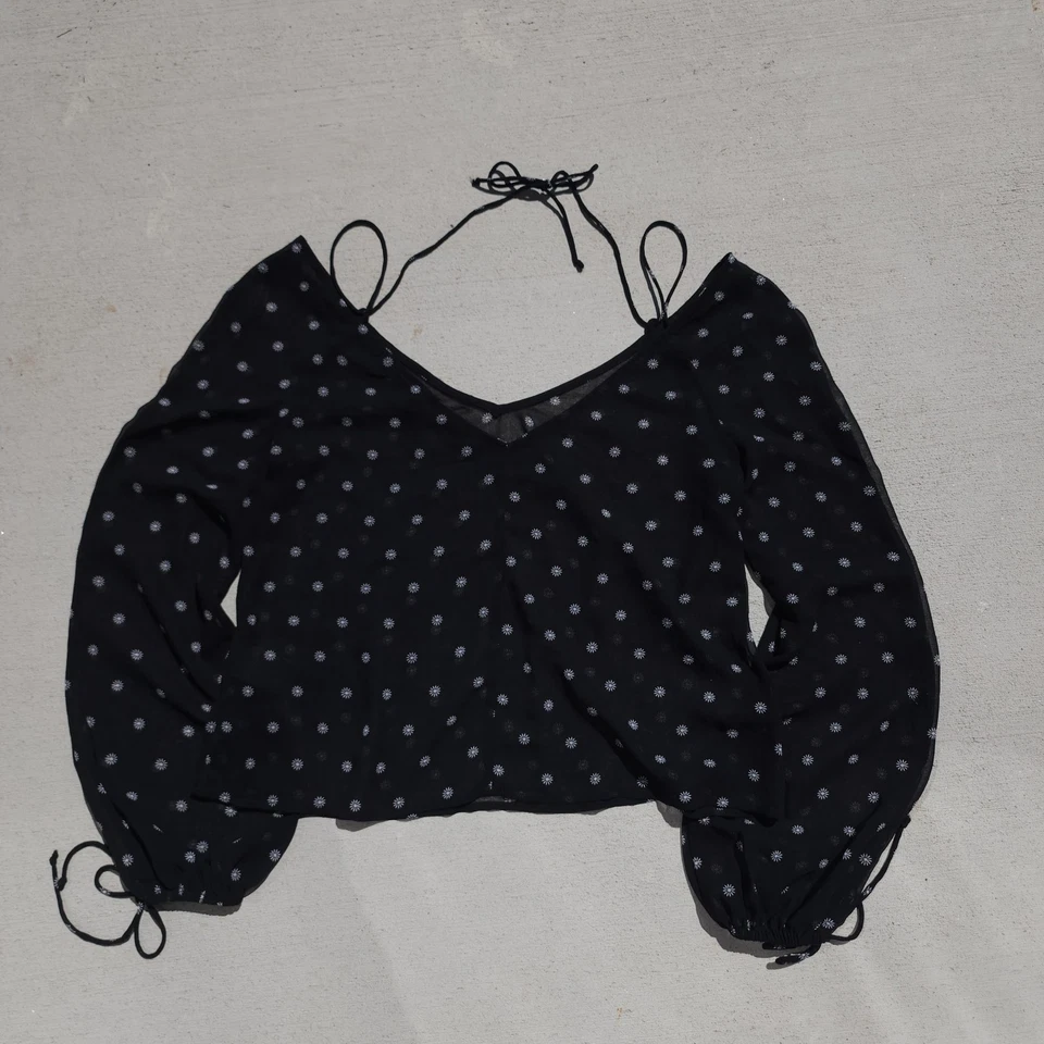 Blusa Midnight Memories en Negro Estampado Margarita La Quinta Etiqueta Mujer Talla Pequeña Foto 2 de 4