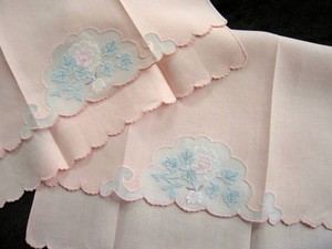 2 VTG Madeira Dusty Pink Linen Organdy Appliqued Embroidered Guest Towels Roses