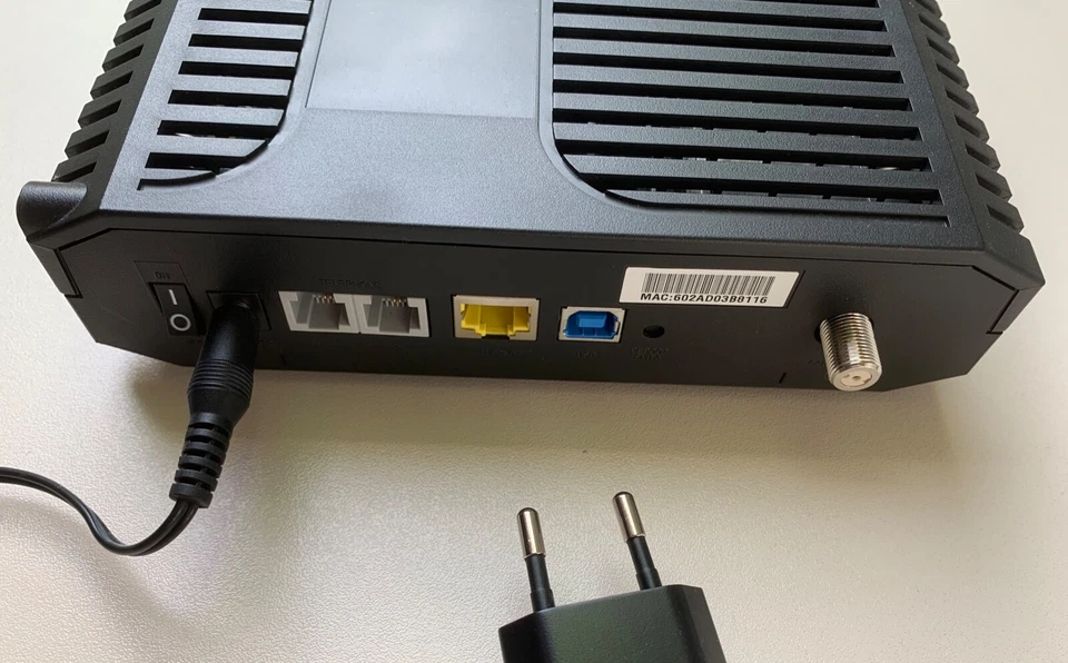 TOP! Cisco EPC3212 EuroDOCSIS EMTA 4-Port Gigabit Wireless N Router Modem - Bild 2 von 4