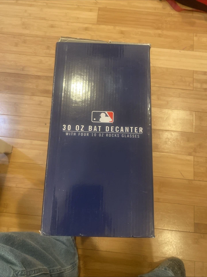 Seattle Mariners 30oz Bat Decanter WITH 4 10oz Rock Glasses Set New In Box - Image 4 of 4
