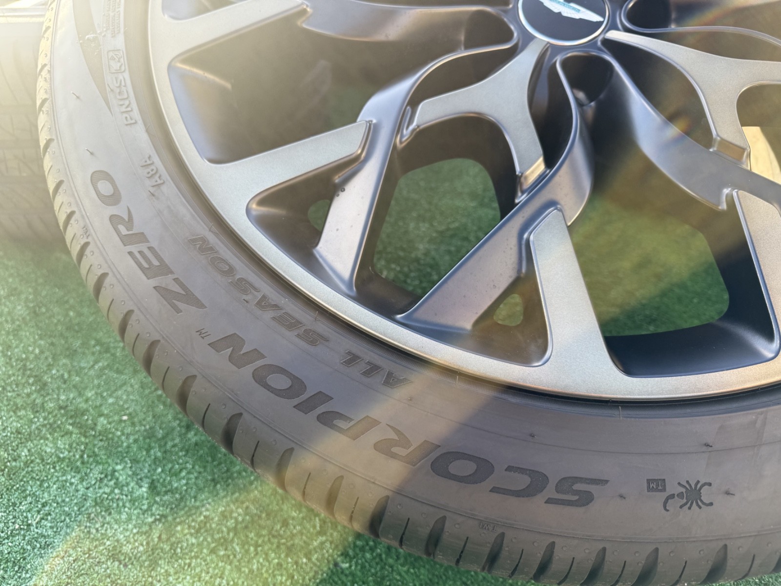 Aston Martin DBX 707 Wheels Tires Stock Factory OEM Pirelli 22"  Rims 770 Set