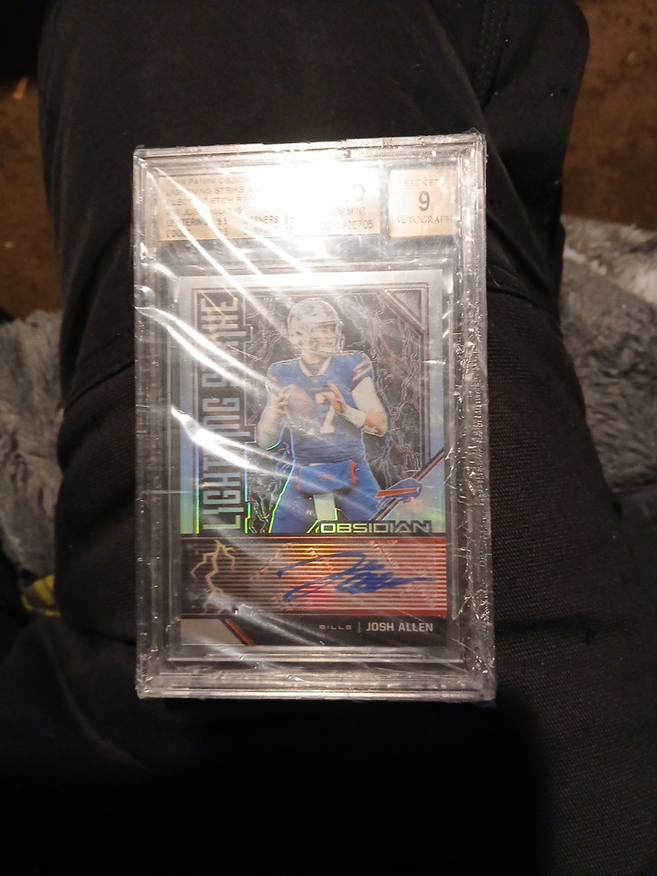 MVP JOSH ALLEN, 2019 Lightning Strike 5/5, condition is pristine!!