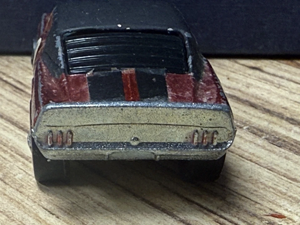 Mustang BOSS HOSS Redline 1969 - tapa negra original Mattel Hot Wheels vintage. Foto 2 de 4