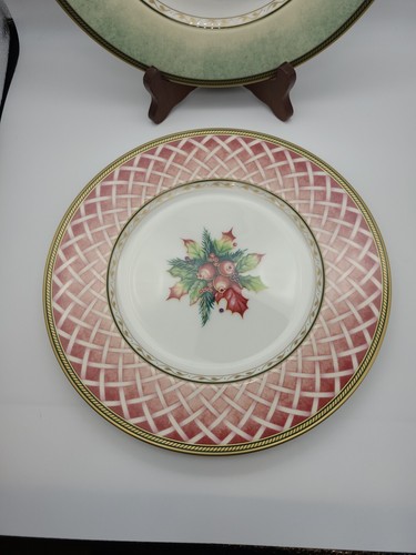 FITZ & FLOYD SANTA WINTER HOLIDAY GREEN RED ROSE WREATH SALAD PLATES NEW NWT - Picture 8 of 14