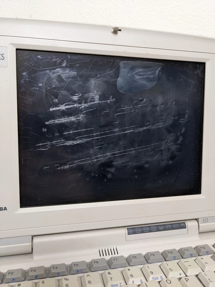 Toshiba T2400CS 1994 PA1155EA Rare Vintage Laptop As Is No Cords FOR PARTS ONLY - Image 2 of 4