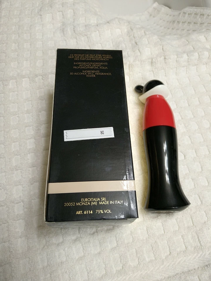 Moschino Cheap and Chic EDP 1,7 oz 50 ml Spray, De colección, Descontinuado. Foto 2 de 4