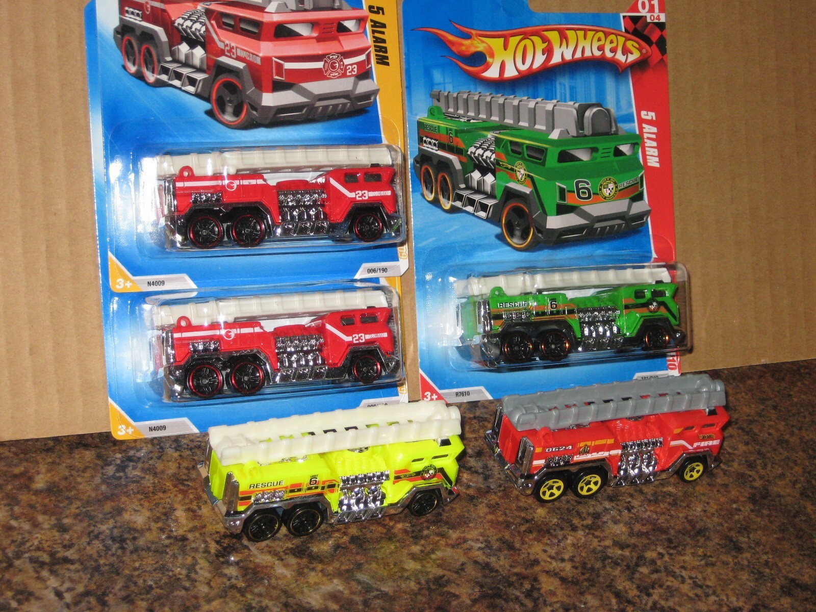 Hot Wheels – Camion De Pompiers 5 Alarm – Race World 2010 – Échelle 1:64 – Jaune – Dès 3 Ans – Collection