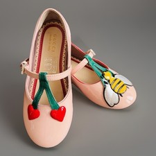 Gucci Girls Pink Patent Leather Flat Shoes Cherry hearts  Bee Size 26 US 10