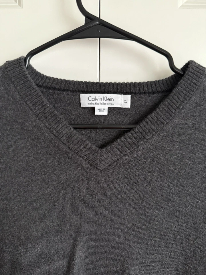 Женский серый вязаный пуловер Calvin Klein с v-образным вырезом шерсть мериноса размер XL - Изображение 2 из 3