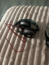 Beats by Dr. Dre Damaged (2)
