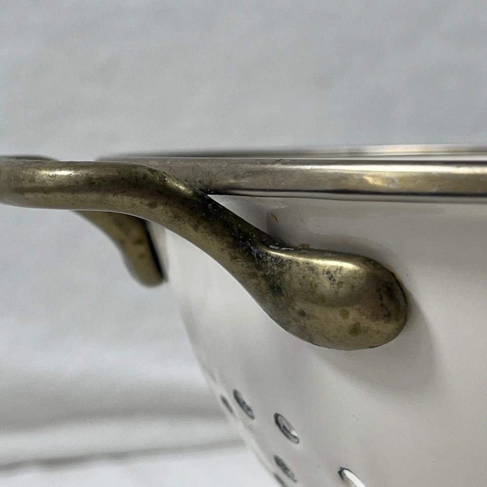 Vintage Enamel Colander By The Cook's Bazaar White With Floral Gold Trim Handle - Image 3 of 4