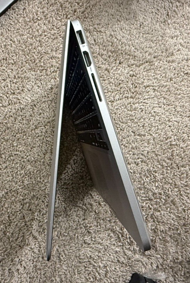 Apple -MacBook Pro 13” Retina (A1502) 2015- Intel I5, 256GB SSD