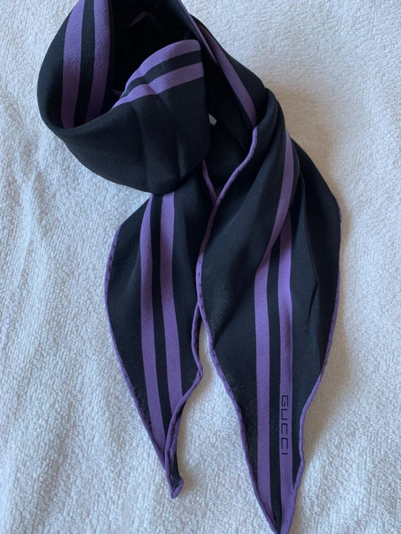 Gucci écharpe 100% soie italienne nettoyée à sec sans étiquette Tom Ford vêtements accessoires