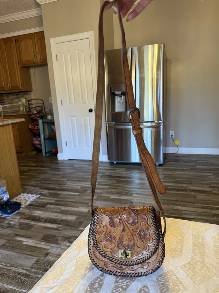 Bolso de mano/libro de bolsillo vintage de cuero tocado a mano boho occidental Foto 3 de 4