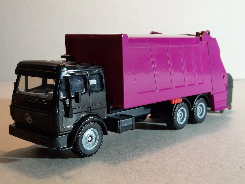 Siku 2926 / 2820 Mercedes Benz SK Müllauto purpur mit Mülltonne, Vitrinenmodell - Bild 4 von 4