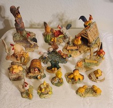 Colección de 15 estatuillas de gallo, gallina y pollo de Lowell Davis