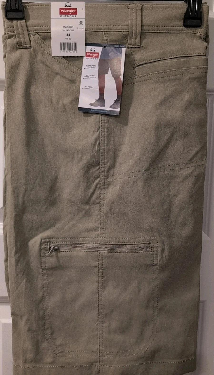 Wrangler All Terrain Stretch Men’s Cargo Shorts, 44”W x 10” Inseam- Beige NWT.