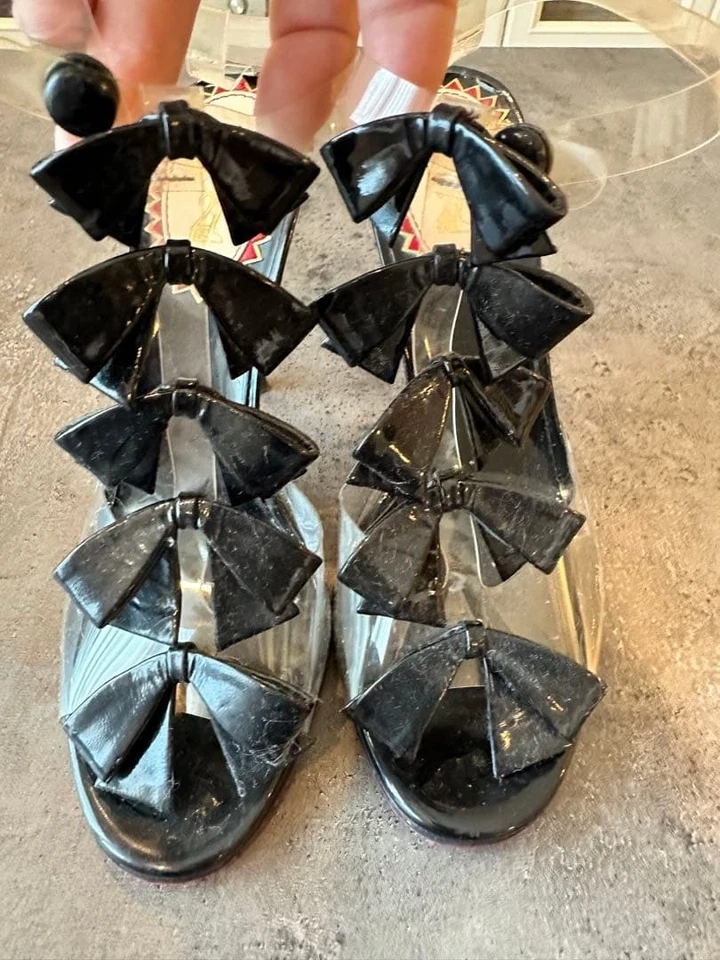 Sandalias de tacón Christian Louboutin de cuero talla 39 1/2 negras cinta usadas Foto 4 de 4