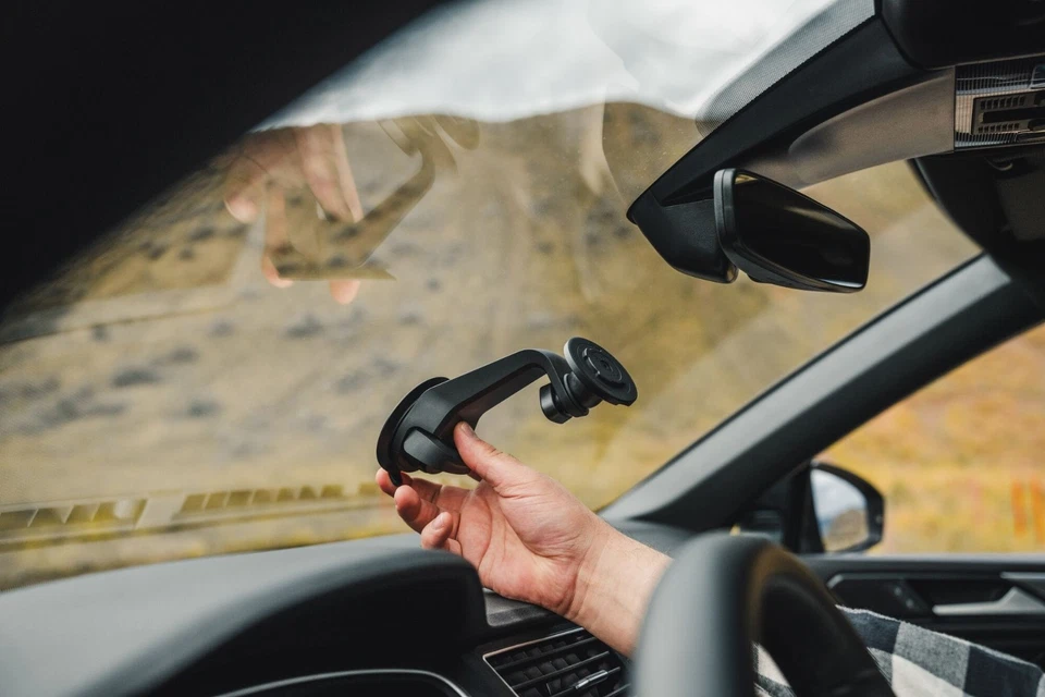 Quad Lock V6 Car Dash / Window Suction Cup Mount | Black - Image 3 of 4