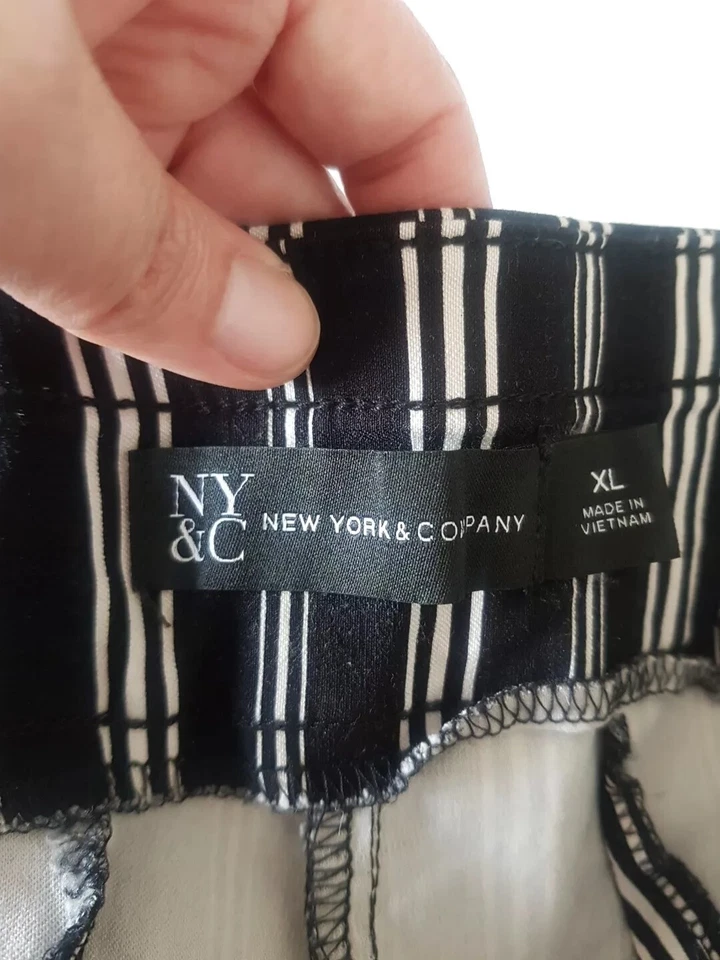 New York & Company Womens Shorts Size XL High Waist Black White Striped Pockets - Image 3 of 4