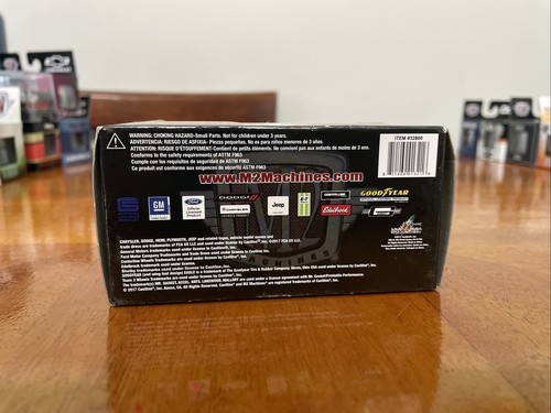 M2 PREMIUM EDITION 1968 PONTIAC FIREBIRD SPRINT R37 17-04 (1:64 SCALE) - Picture 6 of 6
